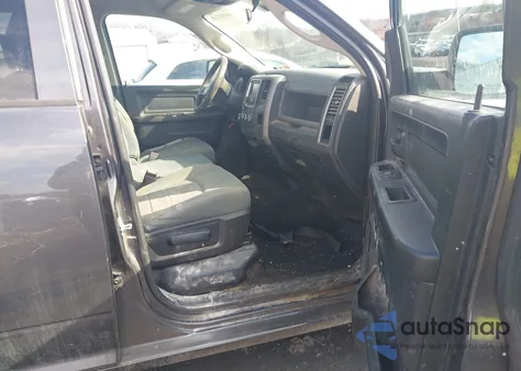 2017 Ram 1500 Express 4X4 6'4 Box z USA, uszkodzony, nr VIN 1C6RR7FT3HS589768